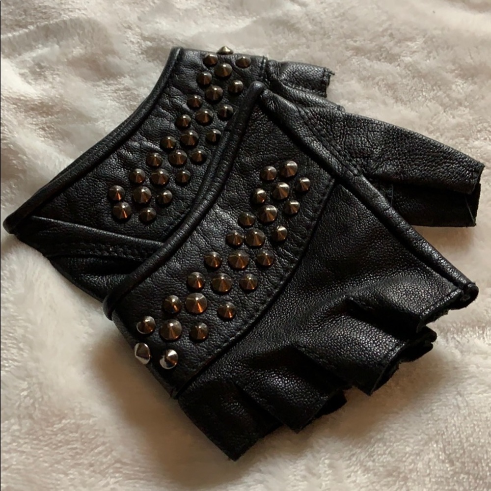 Leather Skingraft Studded Gloves